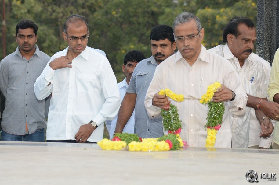 NTR-Family-Visit-to-NTR-Ghat-2016